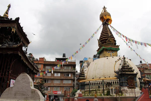 Bir Sessiz Stupa Onun Eyes Kathmandu Yerel Pazar Ortasında Nepal — Stok fotoğraf