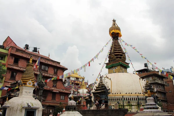 Bir Sessiz Stupa Onun Eyes Kathmandu Yerel Pazar Ortasında Nepal — Stok fotoğraf