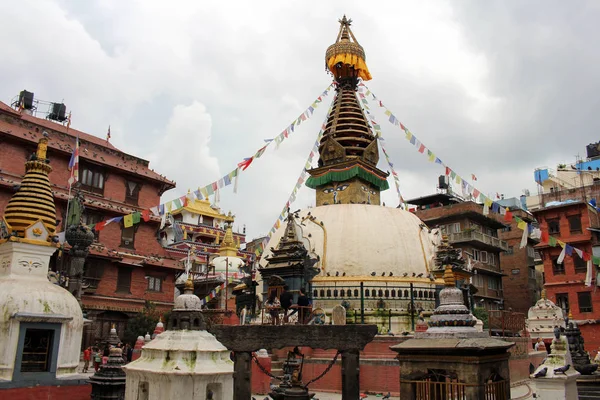 Een Japanse Tempel Gate Torii Een Stupa Kathmandu Genomen Nepal — Stockfoto