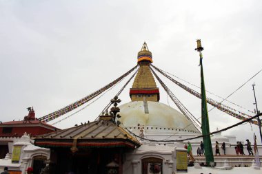 Boudhanath Stupa Kathmandu renkli dua bayrakları. Nepal'de, Ağustos 2018 alınan.