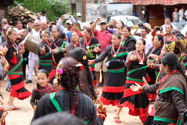 Gente Nepalí Local Está Teniendo Festivales Baile Alrededor Plaza Bhaktapur — Foto de Stock