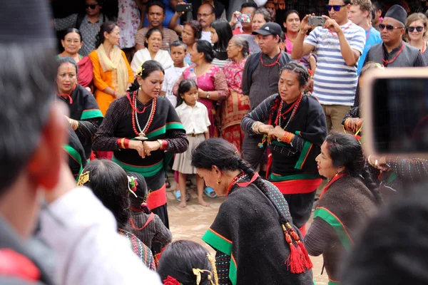 Yerel Nepal Insanlar Dans Festivaller Bhaktapur Durbar Meydanı Çevresinde Yaşıyorsanız — Stok fotoğraf