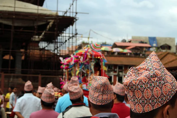 Yerel Nepali insanlar patan Durbar Meydanı etrafında bir festival yaşıyor. Nepal Taken, Ağustos 2018.