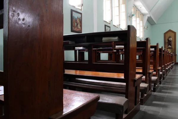 Ramen Stoel Bankje Katholieke Kerk Van Het Heilige Kruis Suci — Stockfoto