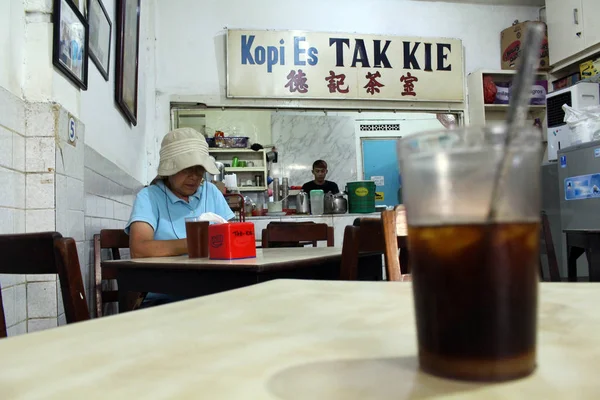 Una Tazza Caffè Leggendario Kopi Tak Kie Est 1927 Gloria — Foto Stock