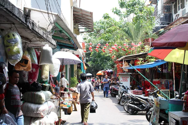 Beco Chinatown Glodok Cheio Vendedores Muitos Produtos Coisas Lanternas Penduradas — Fotografia de Stock