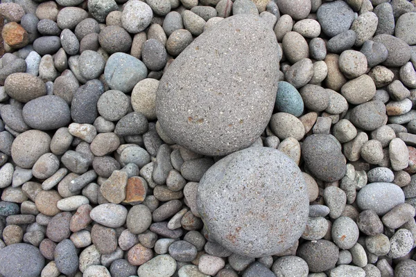 Большие Камни Среди Мелких Камешков Саду Медитативный — стоковое фото