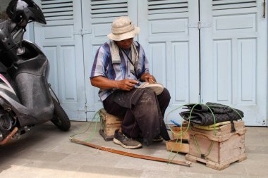 Ayakkabı (sole ve welt) tazminat sokak sanatçı