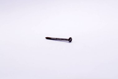 Tek bir çivi bir PIN raptiye kullanılan metal nesne şeklinde.