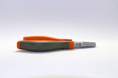 Kerpetenler, nesneleri tutmak için kullanılan bir el aracı.