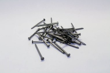 Çivi yığını, bir PIN raptiye kullanılan metal nesne şeklinde.