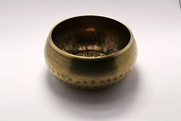 Буддийская тибетская чаша для пения, сделанная в Непале — стоковое фото