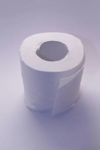 Bir rulo tuvalet kağıdı veya doku (İngiliz) — Stok fotoğraf
