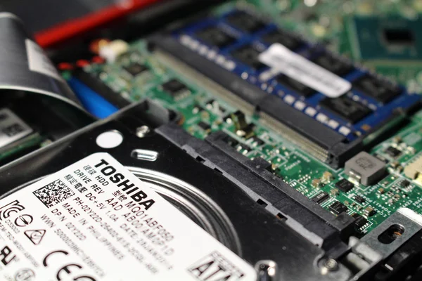 Dell laptop Toshiba harddisk closeup manzaraya.