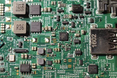 Laptop anakart ve yarı iletkenler bileşenleri closeup manzaraya