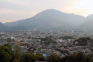 Oita Beppu manzara ve bir hil görüldüğü gibi golf aralığı