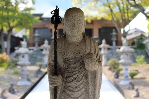Widok zbliżenia mnicha Wandering w świątyni Reisenji — Zdjęcie stockowe