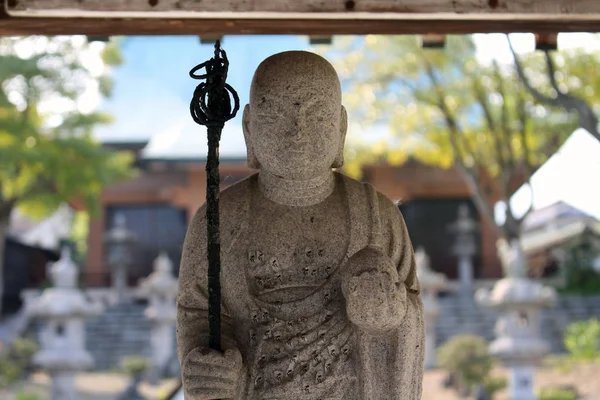 Widok zbliżenia mnicha Wandering w świątyni Reisenji — Zdjęcie stockowe