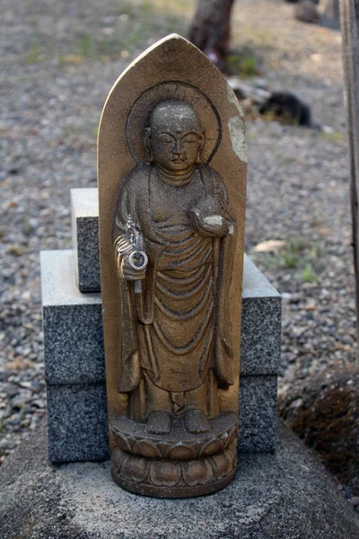 A vista de perto da estátua do monge errante no Templo Reisenji — Fotografia de Stock