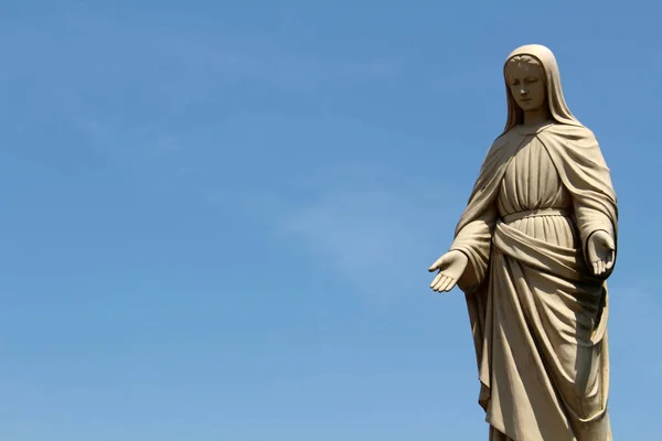 En statue av Maria i trappistklosteret i Japan. – stockfoto