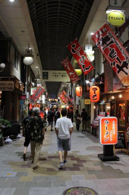 Kitahama, Beppu, Japonya 'nın hareketli alışveriş alanı. Haziran 2019 'da çekildi..