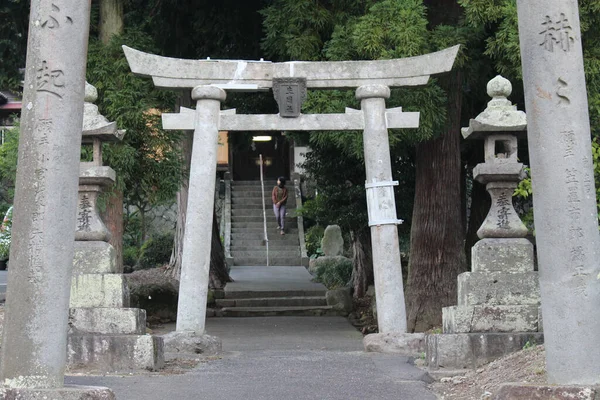 Menschen Gehen Die Treppe Von Ikime Jinja Hinunter Einem Japanischen — Stockfoto