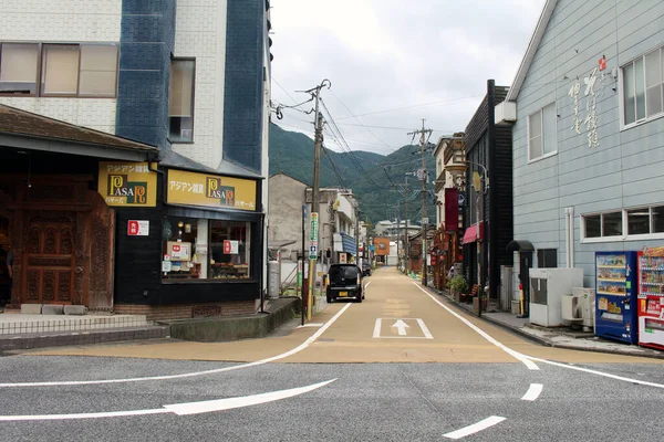 湯布院駅 日本の温泉や温泉地周辺のお店 2019年6月撮影 — ストック写真