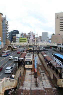 Japonya 'daki Nagasaki istasyonunun önündeki toplu taşıma sistemi. Ağustos 2019 'da çekildi..