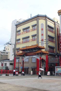 Nagasaki Shinchi Çin Mahallesi 'nin gündüz kapısı. Ağustos 2019 'da çekildi..