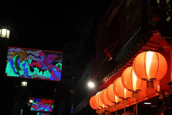 Lámpások Boltok Elektronikus Hirdetőtáblák Nagasaki Kínai Negyed Sikátorában Készült 2019 — Stock Fotó
