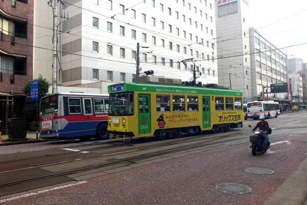 長崎市内を緑の路面電車が通過 2019年8月撮影 — ストック写真