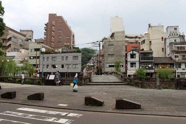 Niño Llevando Bolsas Plástico Alrededor Del Puente Meganebashi Nagasaki Japón — Foto de Stock