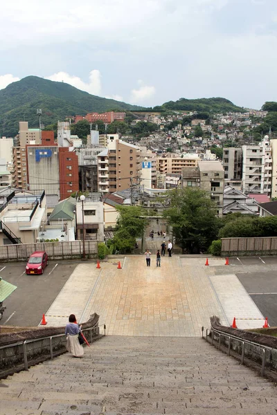 諏訪神社の門から見える長崎市の景色 2019年8月撮影 — ストック写真