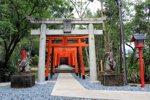 Entrada Puertas Torii Inari Jinja Del Santuario Suwa Nagasaki Tomado —  Fotos de Stock