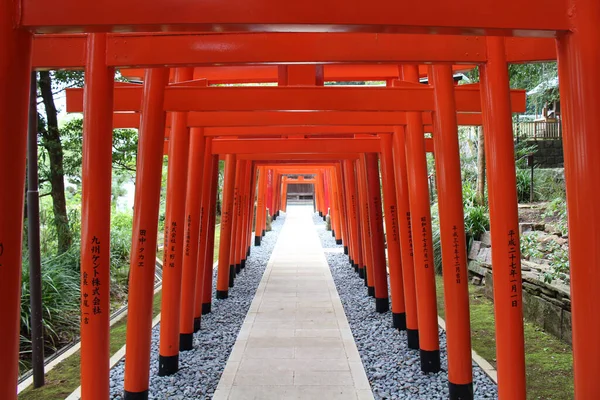 Γραμμή Από Πορτοκαλί Πύλες Torii Στο Inari Jinja Του Στο — Φωτογραφία Αρχείου