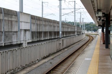 Kumamoto Kami-Kumamoto İstasyonu platformu. Ağustos 2019 'da çekildi..