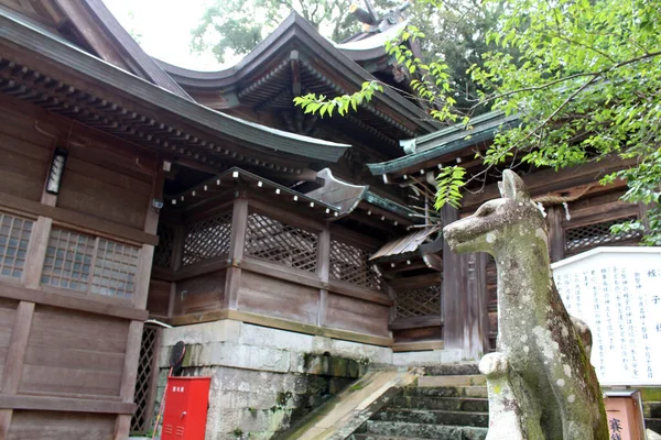 长崎Suwa神龛周围的Kitsune狐狸Inari Jinja雕像 2019年8月拍摄 — 图库照片