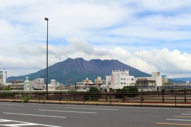 Kagoshima 'lı Sakurajima, sokaktan manzara. Ağustos 2019 'da çekildi..