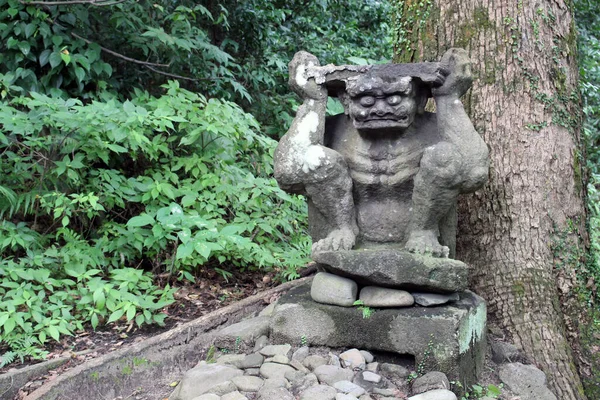 Kagoshima 'daki Terukuni Jinja Tapınağı' ndaki Japon oni heykeli..