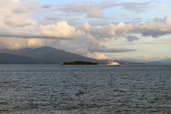 Vista Primer Plano Del Ferry Que Pasa Por Sakurajima Durante — Foto de Stock