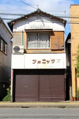 Miyazaki, Japonya 'daki eski geleneksel mağazanın kapanışı. Ağustos 2019 'da çekildi..