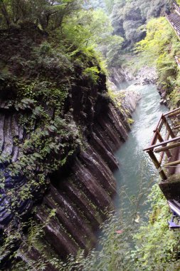Miyazaki 'deki Takachiho Boğazı' ndan Manai Big Falls. Ağustos 2019 'da çekildi..