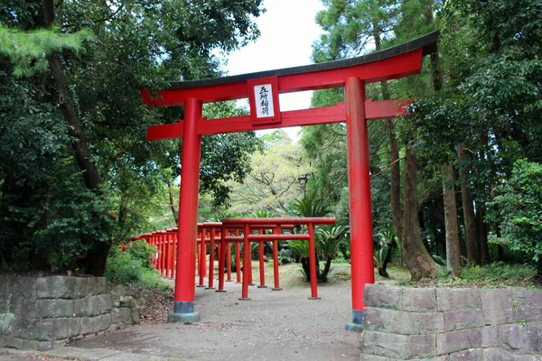 Κόκκινη Πύλη Torii Shinto Γύρω Από Miyazaki Jingu Shrine Τραβήχτηκε — Φωτογραφία Αρχείου