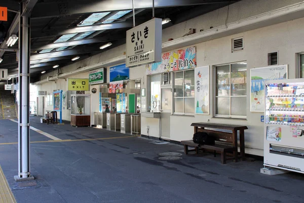 午前中は大分県の関駅の看板 2019年8月撮影 — ストック写真