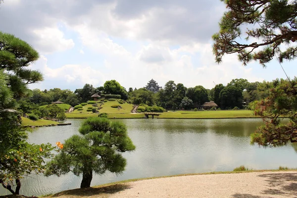Reflectie Van Okayama Korakuen Garden Het Kasteel Als Achtergrond Genomen — Stockfoto