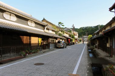 Asuka, Japonya 'nın eski kenti Oka' nın boş caddesi. Eylül 2019 'da çekildi..