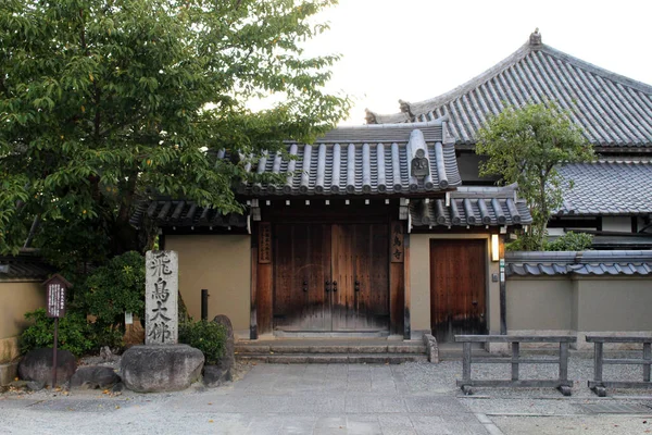 飛鳥の飛鳥寺の入口門 日本初の仏教寺院 2019年9月撮影 — ストック写真