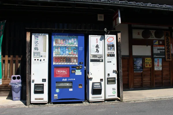 奈良県明日香村の自動販売機とビン 2019年9月撮影 — ストック写真
