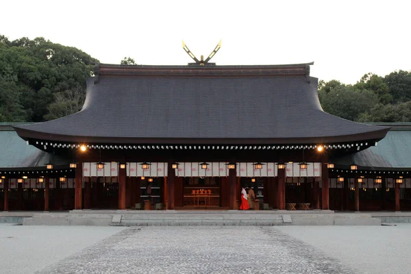 Miko Priesteres Van Kashihara Jingu Tempel Verlicht Door Lantaarns Nara — Stockfoto