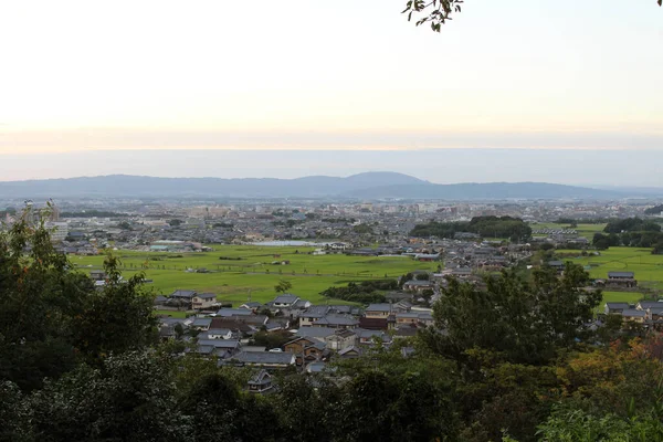 日没時の甘樫の丘展望台から見た明日香町の近所 2019年9月撮影 — ストック写真